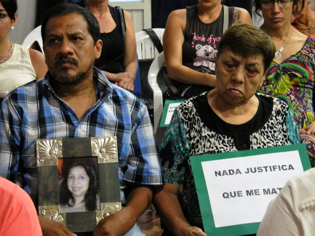 Familiares de Rosa Aliaga presentes en el acto de presentación de la Mesa de Familiares de Víctimas de Femicidio