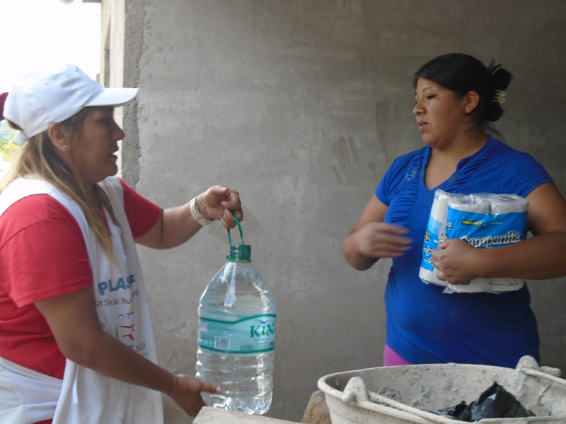 Las donaciones llegan directamenta a las familias afectadas por el alud