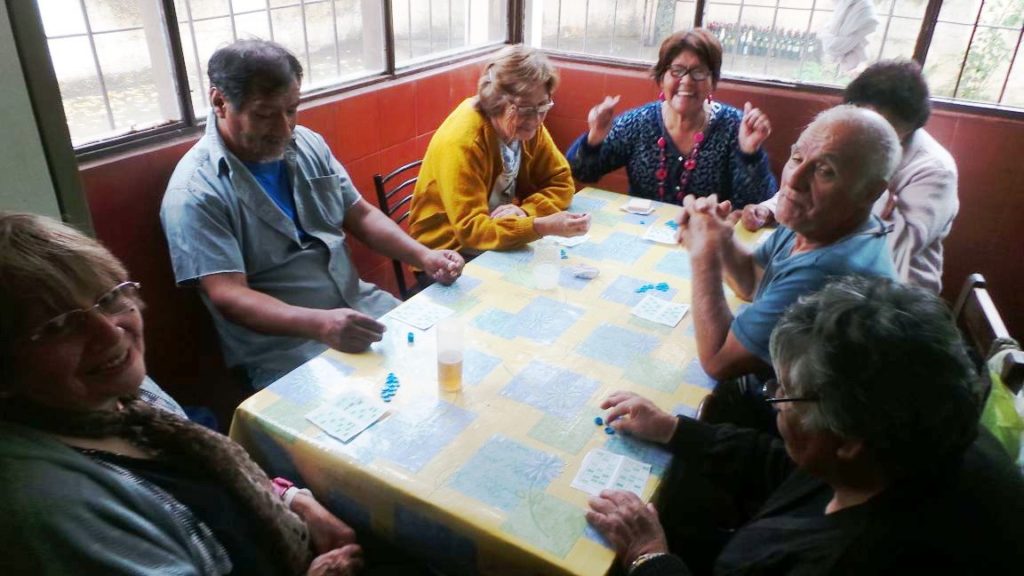 Adultxs organizaron actividad lúdica en el Virgen del Valle (1)