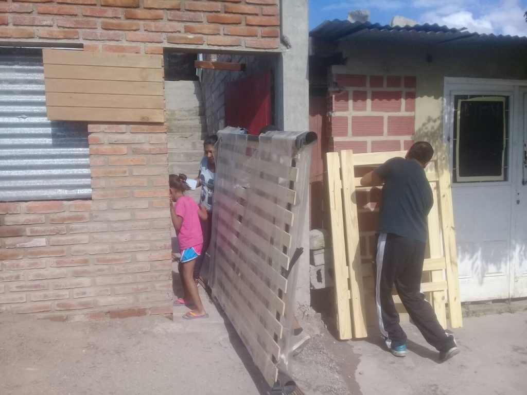 Familia de barrio San Pedrito recibió asistencia por incendio en su vivienda