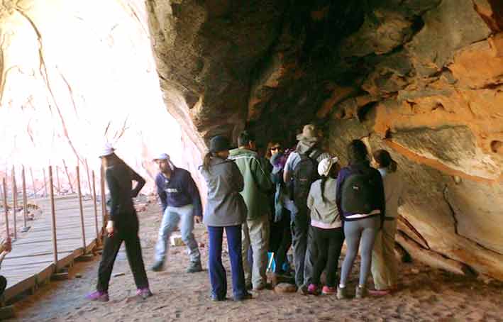 Foto-de-archivo-Inca-Cueva-Tres-Cruces